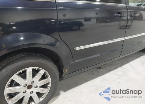 2011 Chrysler Town & Country Touring-L z USA, uszkodzony, nr VIN 2A4RR8DG6BR739802